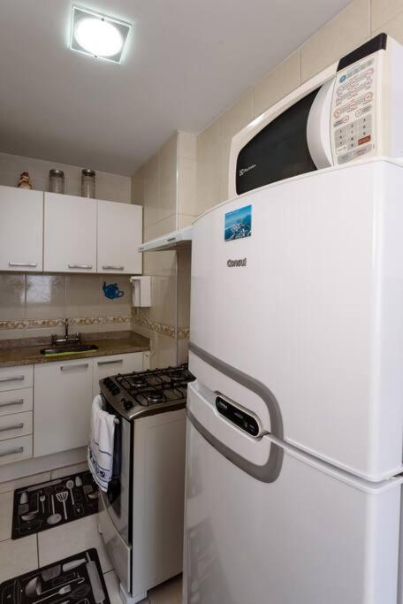 Apartamento Confortável Com Localização Privilegiada, 50 Metros Da Do Arpoador