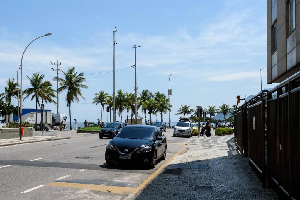 Apartamento Confortável Com Localização Privilegiada, 50 Metros Da Do Arpoador *